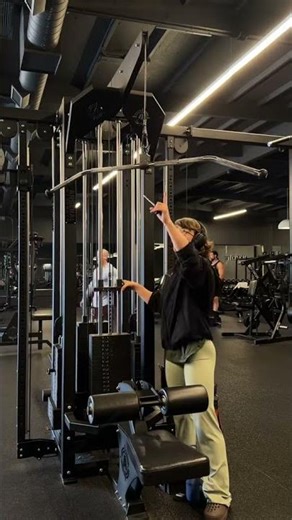 Short people hacks: STOP STRUGGLING (in the gym)