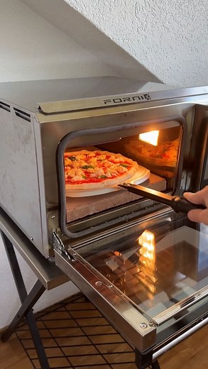 Effeuno | Forni Elettrici per Pizze on Instagram: "Settembre è tornato… e con lui la voglia di sfornare! 🍕 Inserisci il codice BACKTOBAKE25 al checkout per avere la pala in omaggio e la spedizione gratuita 🚚 Non perdere l’occasione di portare a casa tutto ciò che ti serve per sfornare pizze sempre perfette 🤩 #effeuno #pizza #pizzaoven"