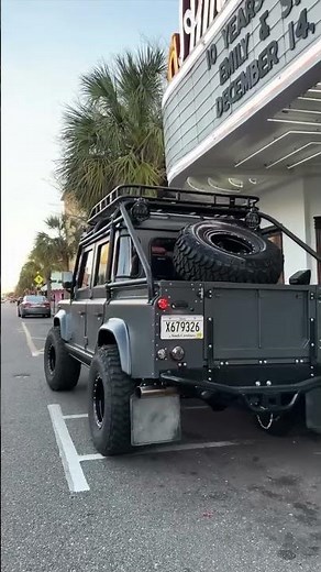 Driving the Custom Classic Land Rover Defender 110 Spectre by HIMALAYA in Charleston, SC 🇺🇸