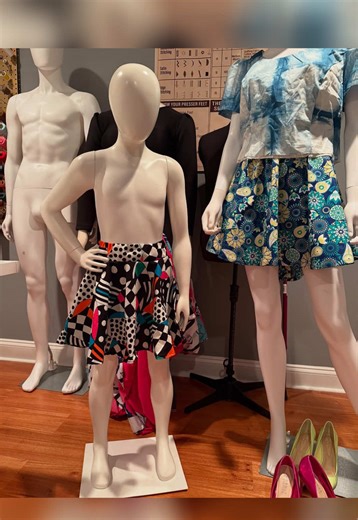 Today we’re working on circle ⭕️ skirts, without using a pattern. #sewing #sewingtiktok #skirt #fyp #foryoupage