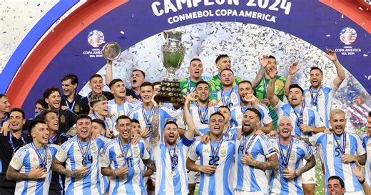 Video: el momento en el que Messi, Di María y Otamendi levantaron el trofeo de la Copa América