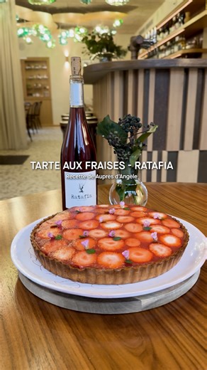 La délicieuse tarte aux fraises & Ratafia du restaurant Auprès d'Angèle 🍓🍓🍓✨ Vous voulez faire la recette chez vous ? Par ici 👉 https://degustez.blog.tourisme-aveyron.com/recette-tarte-aux-fraises-et-ratafia/ | Tourisme Aveyron