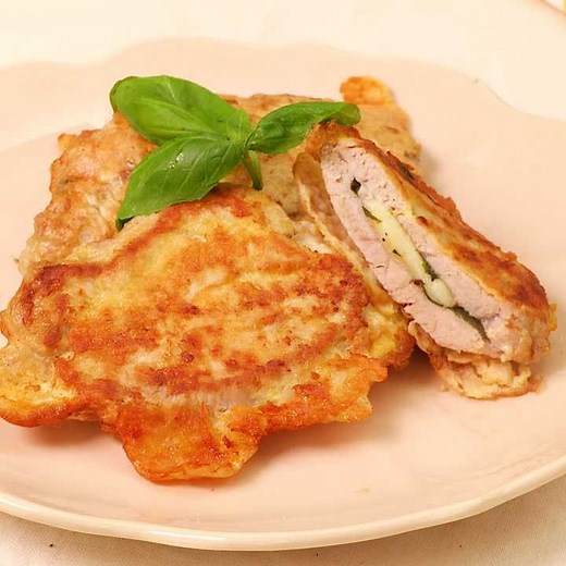 とろ〜りチーズが肉と合う！ 豚ヒレのバジルチーズピカタのレシピ動画・作り方 | デリッシュキッチン