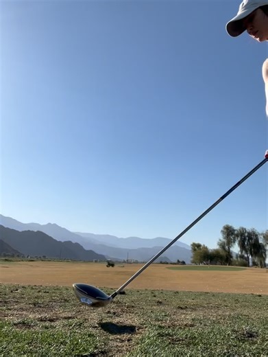 Nikki Cox on Instagram: "Fairways, fresh air, and fall vibes 🏌️‍♀️"