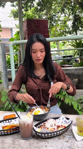 Weekend well spent di tempat yang vibes-nya tenang tapi menu-nya niat banget. Nongkrong cakep, makan enak, vibes mahal tapi tetep aman di kantong. Tanmu Coffee understood the assignment.💅💃🏻