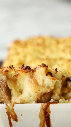 1.1M views · 7.2K reactions | Have you tried a sausage & mash pie before? RECIPE: https://www.dontgobaconmyheart.co.uk/sausage-and-mash-pie/ | Don't Go Bacon My Heart | Facebook