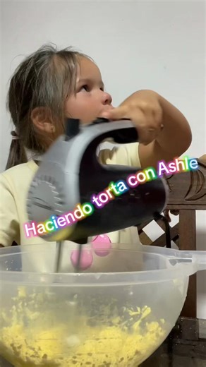 Haciendo una torta de chocolate con Ashley✨💖💋. #paratiiiiiiiiiiiiiiiiiiiiiiiiiiiiiii #toddlermom #whatmytoddlereats #viraltiktok #livehighlights