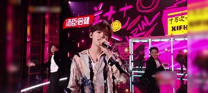 【唯一专业大主唱·少年歌手】@时代少年团-宋亚轩 风起四海长林荡，少年果敢志满腔，整装出击不遗余力，打造舞台星光熠熠。