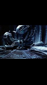 "En el espacio nadie puede oír tus gritos”🦇🕷️📽️🕸️ fue el lema utilizado en el cartel de la primera entrega, estrenada en 1979 Alien: El octavo pasajero, mezcló ciencia ficción y terror gótico, dejando a espectadores de todo el mundo aterrados y cautivados a partes iguales. Caracterizada por Sigourney Weaver, una mujer fuerte que no tuvo más opción que enfrentarse y derrotar a su antagonista: el extraterrestre. La otra estrella destacada de la serie, el alienígena, es una criatura espeluznant