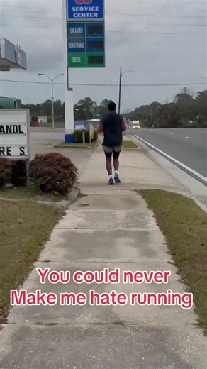 I’m so in love with running that at this point running is who I am. I could never quit. #fyp #runtok #running #stravarun #runner