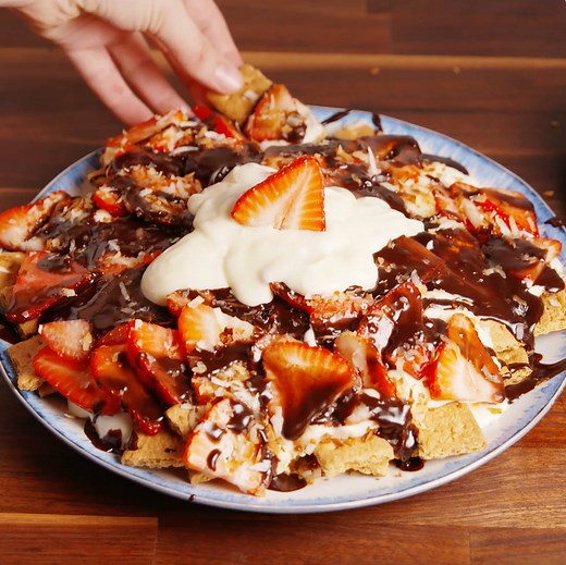 596K views · 9.4K reactions | Cheesecake Nachos are the sexy shortcut...