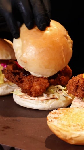 Kiminle yemek isterdin?