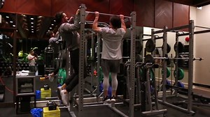 Tall Guys vs short guy - Pullups