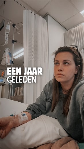 Sara • Zichtbaarheid voor wat ongehoord blijft | PID & AD(H)D on Instagram: "26 december 2024. De wekker ging om 06.00. Met knikkende knieën richting Antwerpen voor mijn eerste behandeling in het ziekenhuis. De eerste van levenslang. Het voelde onwerkelijk. Zo bizar dat het écht was. Dat ze het eindelijk gevonden hadden… Zo eng, maar tegelijk zo’n immense opluchting. De strijd was niet voor niets geweest. 24 uur later belandde ik op spoed met aseptische meningitis, een zeldzame bijwerking van de