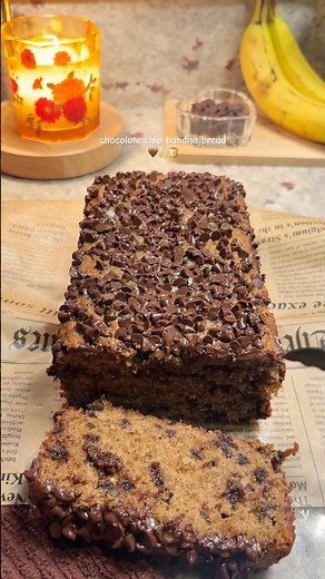 easy chocolate chip banana bread 🍌🍞 #chocolatechip #bananabread #recipe #baking