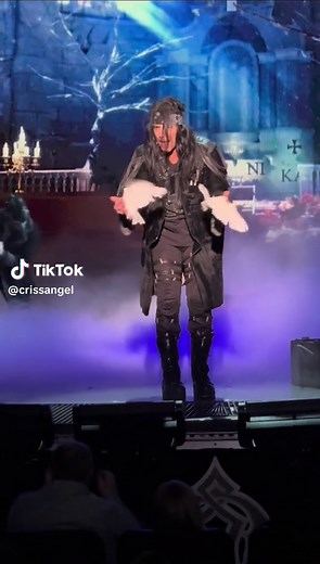 Criss Angel's Mind-Blowing Magic Tricks with Doves