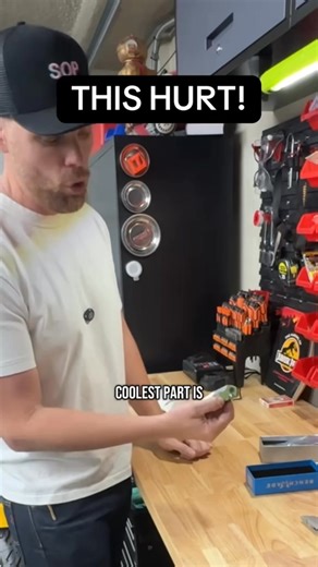 Benchmade's Century of Craftsmanship! The Osborne 940 classic blade design delivers top-tier aesthetics and performance. Its blade boasts unparalleled sharpness, while high-hardness steel ensures durability and resistance to chipping. Effortlessly handles everyday tasks like unboxing and outdoor cutting, maintaining its edge even with prolonged use. Ergonomic handle provides a comfortable grip. | Caitlyn Risner Hunter