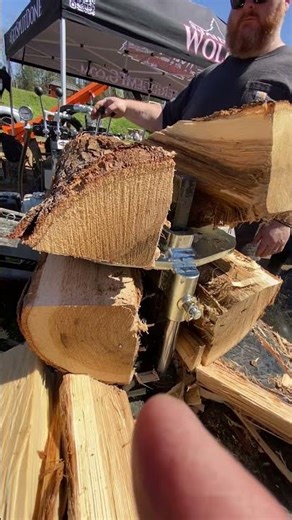 Splitting firewood with a # Wolf Ridge 28 pro X #Mid south firewoo￼￼d Expo