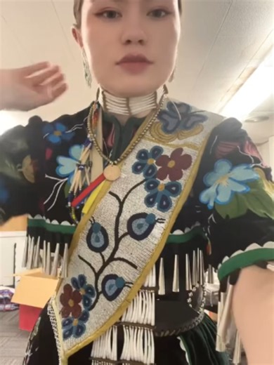 Native American Style: Indigenous Art & Native Women
