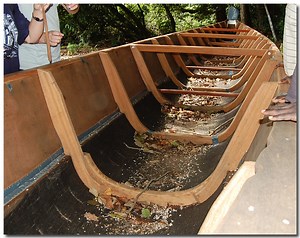 Construction d'une pirogue en bois (6ème étape)