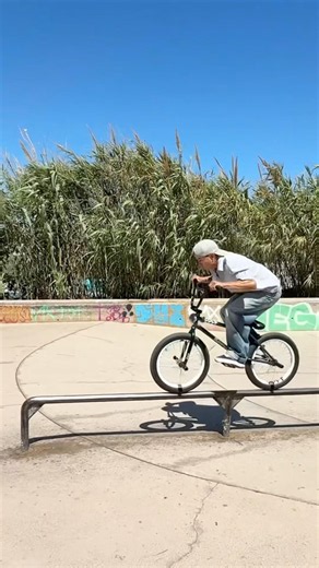 BMX 🔥 Alvaro Esquivel out in Barcelona with crazy lines! enjoy! #bmx #bike