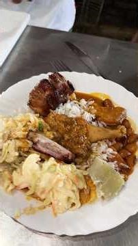 Self service sem balança com 3 opções de proteína