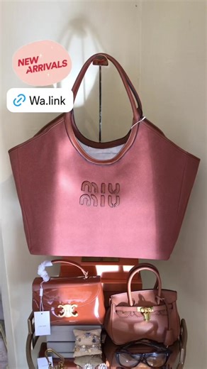 Algo nuevo llegó a touché!👜✨🤩 Esta bolsa llegó para ser tu nueva obsesión 🙈✨ grande, cómoda, elegante y súper combinable con cualquier outfit 👜🤩 Corre por ella que ya casi se la llevan, apártala al 4491020881📲 #touchehandbagsaccessories #aguascalientes #bolsasfemininas #moda