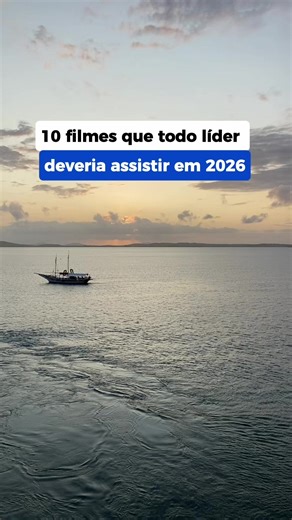 Alguns filmes ensinam mais sobre liderança do que muita palestra por aí. Se você lidera, ou quer liderar melhor, aqui vai uma lista que vale mais do que muito MBA por aí. São 10 filmes que vão te cutucar, inspirar e te lembrar que liderança é sobre gente, visão e coragem: 1️⃣ Erin Brockovich: Uma Mulher de Talento (Prime Video) A coragem de uma mulher comum que enfrentou uma gigante. Liderança que nasce da autenticidade. 2️⃣ Invictus (Prime Video) Nelson Mandela usou o esporte pra unir um país i