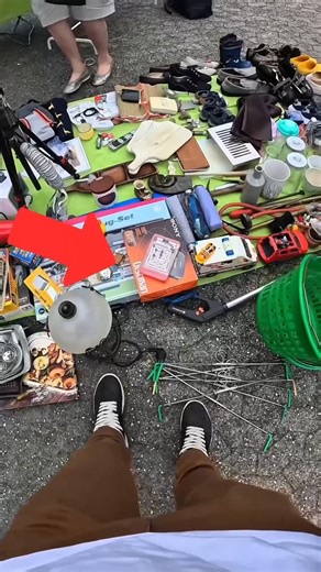 @dr.fliplife on Instagram: "Der Kassenzettel🥲🥲 #flohmarkt #trödelmarkt #flohmarktfund #trödel #ebaylife #vintagehunter #flohmarktfundglück #vintagehunter #vintageaesthetic #retrocollector #nostalgie #kindheitserinnerungen #discman #walkman #90snostalgia #90smusic #90erjahre #vintageelectronics #90skids #2000saesthetics #2000sera #thriftfinds #thriftwithme"