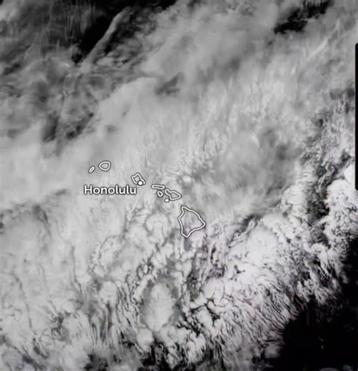 🚩 EMERGENCY UPDATE: High Wind Warning and Flood Alerts Expanded ​ Severe weather conditions have intensified across Hawaiʻi Island. The National Weather Service has upgraded and expanded the High Wind Warning, while a Flood Advisory and Flood Watch remain in effect due to persistent heavy rainfall. ​As of this morning, approximately 13,000 customers on Hawaiʻi Island are without power, primarily in Hilo and along the Hāmākua Coast, as powerful gusts continue to down trees and utility lines. ​Hi