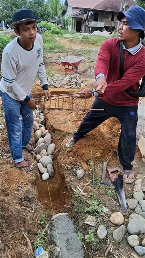 Here's how to make the formwork poles strong...