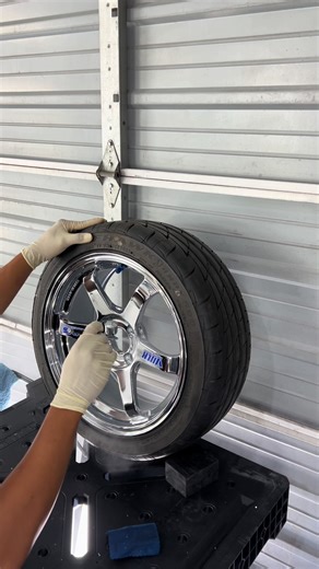 Happy New Year’s Eve everyone! Laying down some GTECHNIQ C5 Wheel armour on these TE37 Need your vehicle detailed?! DM us to book your appointment or TXT 209-244-6632 📍BAYAREA / TRIVALLEY We offer: PPF (paint protection film) Ceramic coating Mobile details Paint correction #te37 #ceramiccoating #detail #detailing