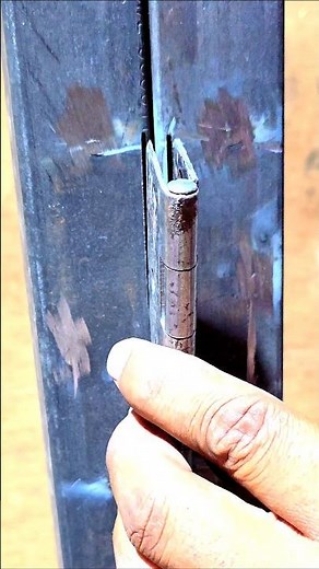 How to properly fit hinges on a small door