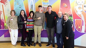 We are excited that Dallas’ own Troy Aikman is in the broadcast booth for the big game in Houston on Sunday. Recently, Troy gave Marfan Syndrome patient Blake the surprise of a lifetime when he stopped by the hospital. Troy presented Blake with a replica of his 1992 Super Bowl ring, encouraging Blake to chase his dreams of becoming a sports broadcaster. Watch the video from this sweet moment and let us know who you are rooting for on Sunday! | Children's Health