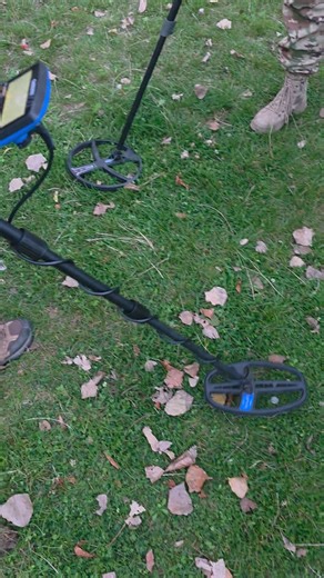 19K views · 160 reactions | Garrett Vortex VX9 vs Minelab! Două detectoare, prețuri complet diferite, dar cum stau față în față pe teren? Veți vedea rezultatele în acest video!  #geardetect #garrett #minelab | Geardetect | Facebook