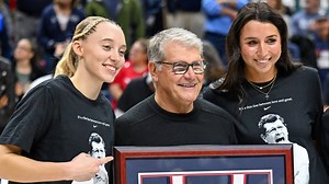 Geno Auriemma Becomes Winningest Coach in NCAA History