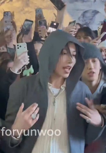 Exploring the Art of Long Shot with Louis