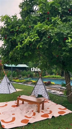 Lagi pengen ngopi santai di tempat yang luas, hijau, dan nyaman buat semua suasana? Edisan Coffee Depok hadir dengan konsep garden resto sampai cafe gelato yang cocok buat nongkrong, kerja, atau quality time bareng orang terdekat. Pilihan menunya lengkap, suasananya adem, dan jam bukanya fleksibel buat pagi sampai malam ☕🌿🍨 📍 Jl. Palem Manis 1, Perum Villa Pertiwi Blok B4 No. 8, Kec. Cilodong, Kabupaten Depok, Jawa Barat 🕒 Edisan Garden Resto Weekday 07.00–21.00 Weekend 07.00–22.00 🕒 Edisan