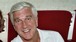 Leslie Nielsen. Proslavil se na stará kolena, jeho parodie jsou nesmrtelné - Médium.cz