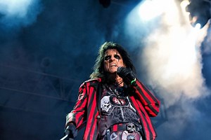 The 10 Best Alice Cooper Songs of All-Time