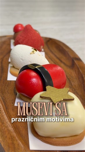 Ako želiš da tvoja novogodišnja žurka ima slatki sto o kome se priča, rešenje je jednostavno. ✨ U CakeMake možeš jednim pozivom da poručiš sve: novogodišnje kolače, dezerte u čaši, museve sa prazničnim motivima i torte sa medenjacima. 🎄🍰 Premium ukusi, praznična estetika i savršena organizacija, bez stresa i razmišljanja. Pozovi na vreme i učini svoju Novu godinu nezaboravnom. 💛 . . . #CakeMake #NovaGodina #NovogodisnjiKolaci #NovogodisnjeTorte #SlatkiSto #PraznicniDezerti #Poslasticarnica #S
