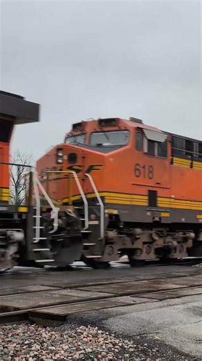 Intermodal train with an AC44C4M trailing at Olathe