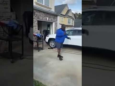 🙏🏽Worship moment! Waymaker, Miracle worker, promise keeper, light 💡 in the darkness