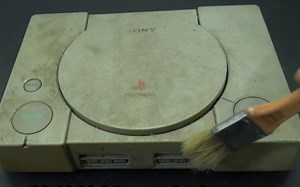 收到一台粉丝寄来的PS1游戏机 看大佬是如何修复翻新的