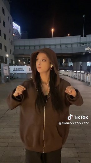 TikTokで宇宙人の申し子さんをチェック！