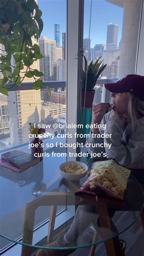 and now im obsessed 😩 @brialem 🤍 #crunchycurls #traderjoes #snacks #elfitup