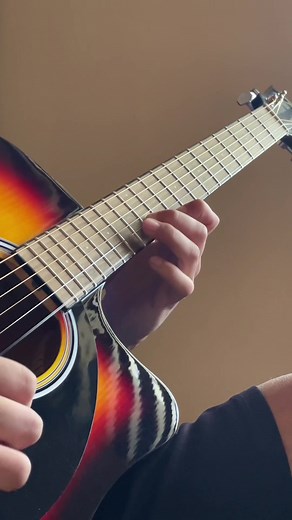 Cómo tocar 'Ella' de Junior H en guitarra: guía fácil