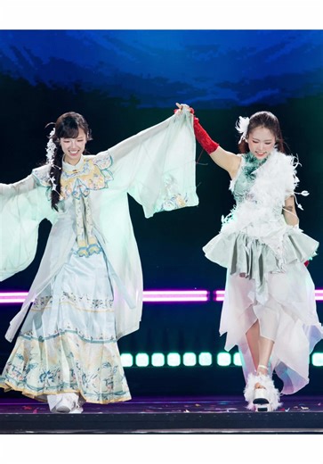 Phương Mỹ Chi x Kelou - Tuý Âm | Fancam | Lò cò Fan Meeting @Phương Mỹ Chi ————————— LÒ CÒ FAN MEETING Fancam từ khu vực Đón Gió 1 ⏰ 10.01.2026 📍 Sân M2 - Khu đô thị Sala #pmc #pmcentertainment #phuongmychi #fanmeeting #locofanmeeting