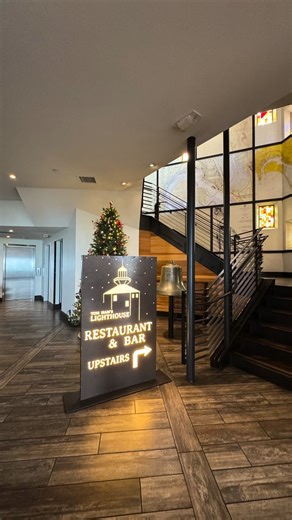 Brunch here is unapologetically indulgent. Tom Ham’s Lighthouse runs an all-you-can-eat seafood buffet where oysters, crab, and classic brunch dishes keep circulating until you decide you’re done. It’s been a San Diego staple for decades—and this is exactly why locals still show up hungry. 📍San Diego, California Tom's Lighthouse #travel #explorepage #dailypost #contentcreator #traveltips #sandiego #sandiegoeats #sandiegofoodie #sandiegobrunch #sandiegorestaurants #seafoodlovers #seafoodbrunch #