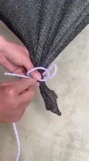 the process of tying the rope to the paranet net #shorts